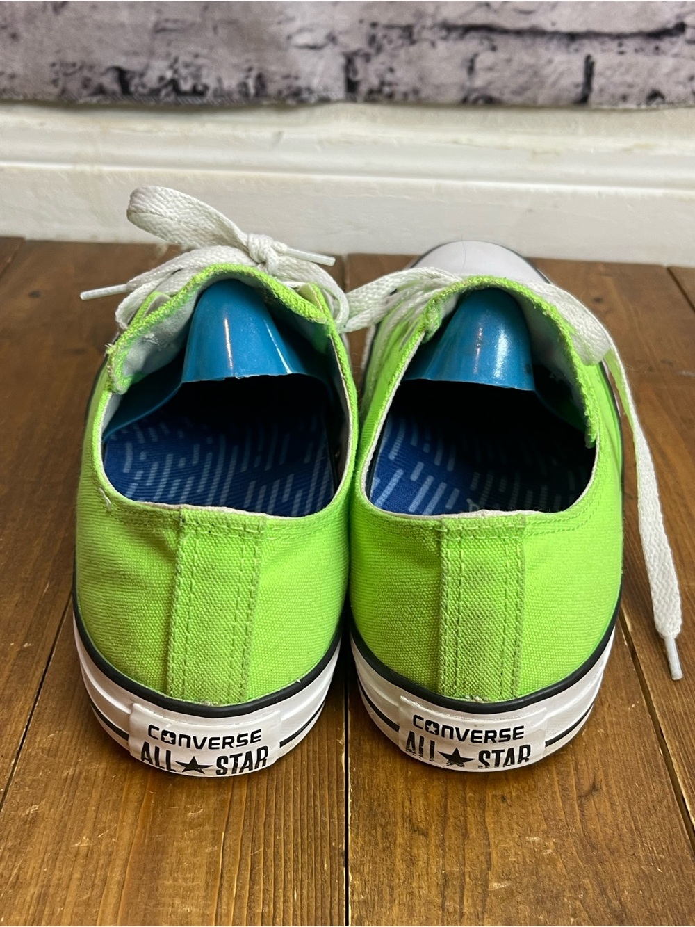 Converse neon green low top sneakers Mens size 7, Womens size 9 - Picture 3 of 8